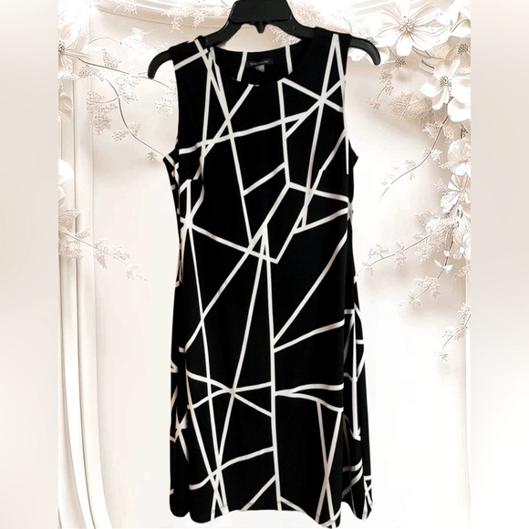 NWT Tommy Hilfiger black & white patterned sleeveless sheath, tunic style dress - Picture 1 of 11